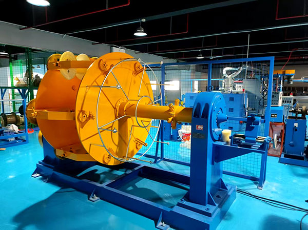 PLC变频控制笼绞高速绕包机LJ400-1+6GR型