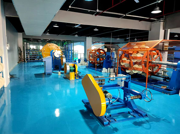 PLC变频控制笼绞高速绕包机LJ400-1+6GR型