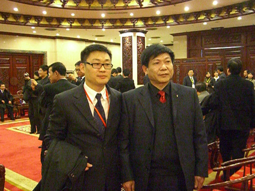 河南诚信文化促进会副会长李学信与国务院国资委研究中心组委会秘书长王建功合影