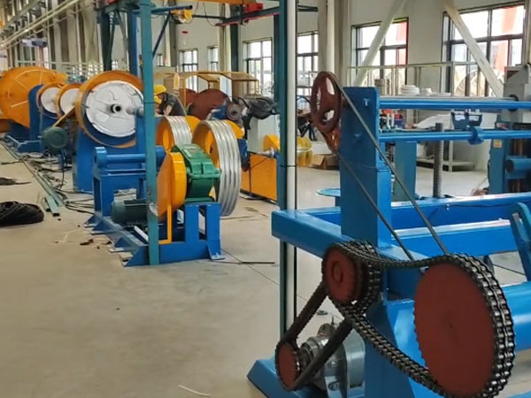 安装在盛隆电器电缆厂成缆机CL630-1+6RK型试机现场