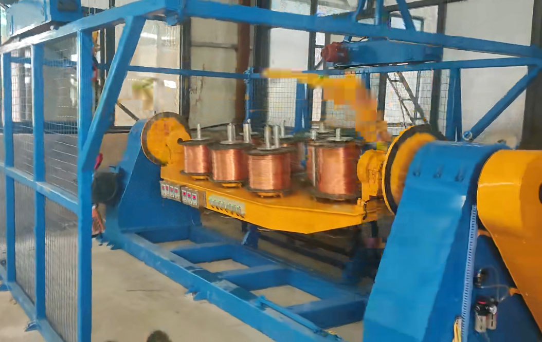 安装在河南旭升电缆有限公司高速铝铜线合股机+桶装绕包机组GLTH500T-1400型一套试机现场