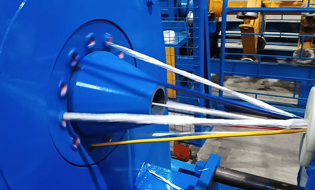 安装在湖北东联航空线缆电器股份有限公司成缆机CL630-1+6GR型生产现场