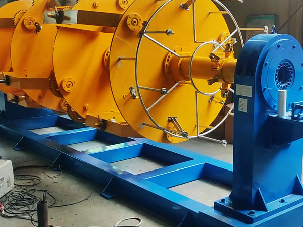 安装在湖北东联航空线缆电器股份有限公司PLC变频控制成缆机CL630-1+9GR型