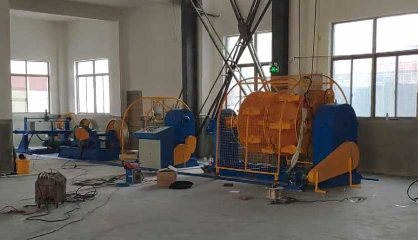 安装在德汝电缆（上海）有限公司笼绞机LJ400-7+12-1250型一套生产现场