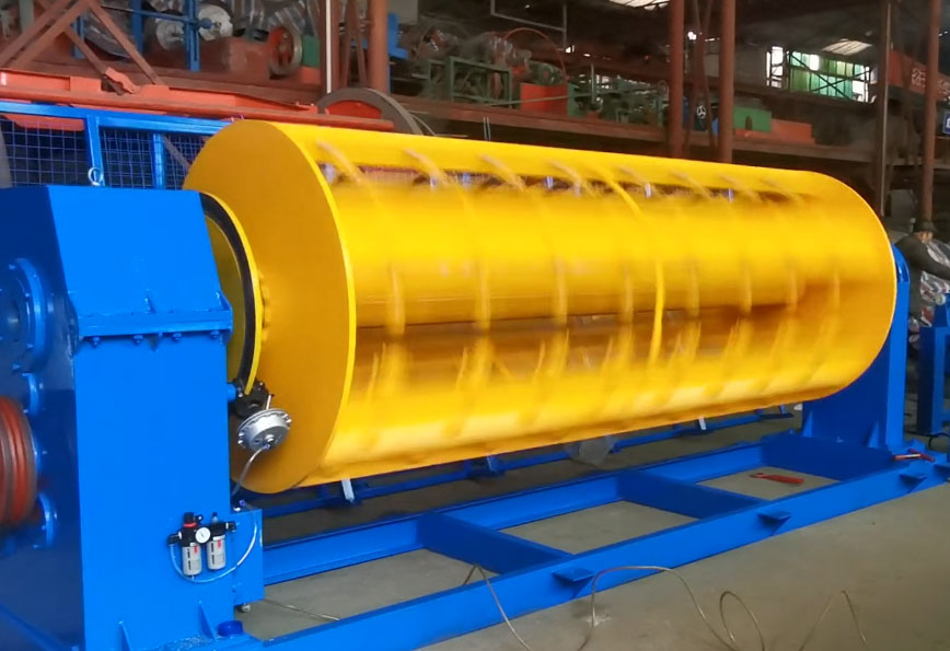 钢丝铠装机组GSKZ315-48型试机现场