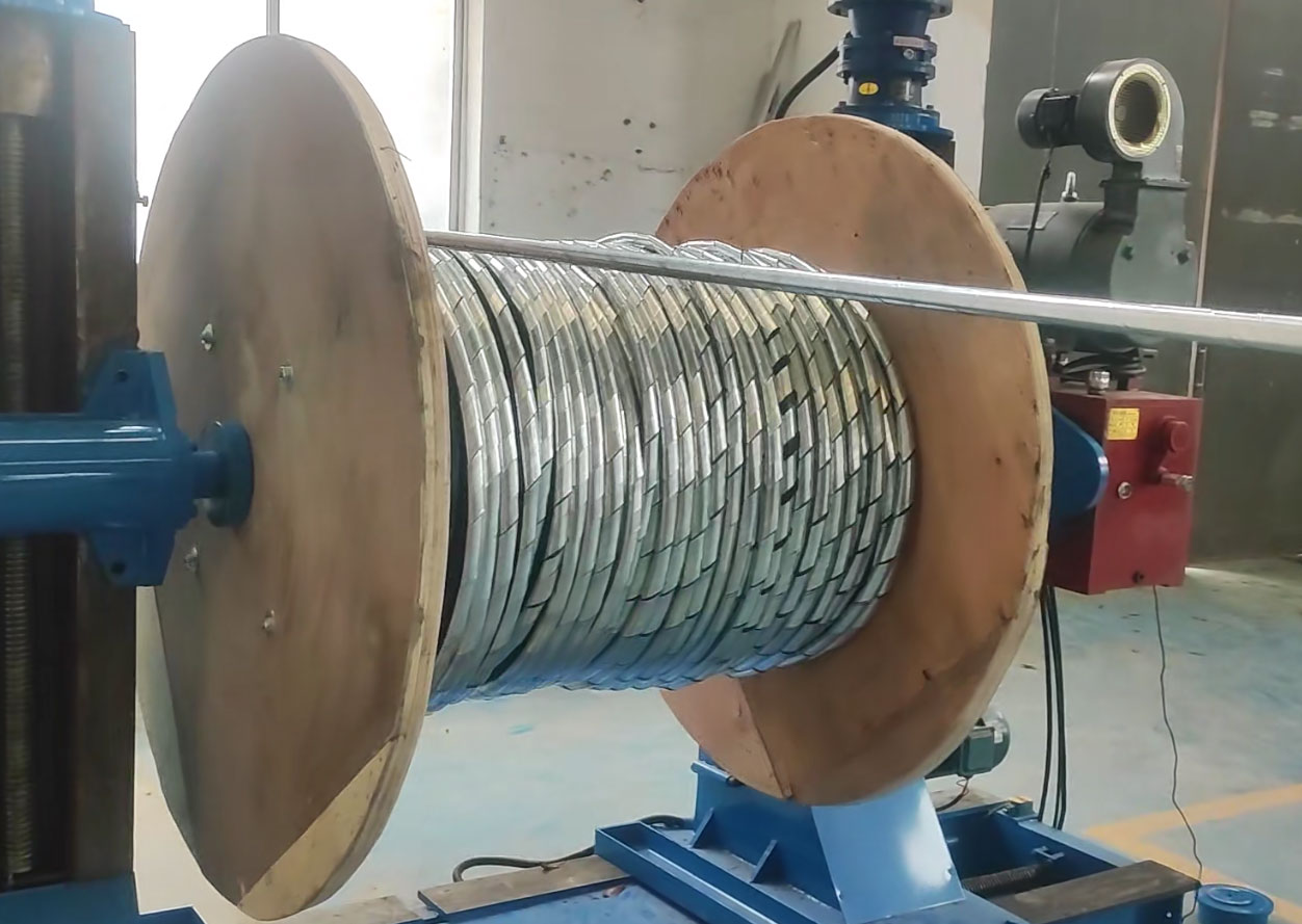 同心式履带双层钢带铠装机组TLSGK600-2500型