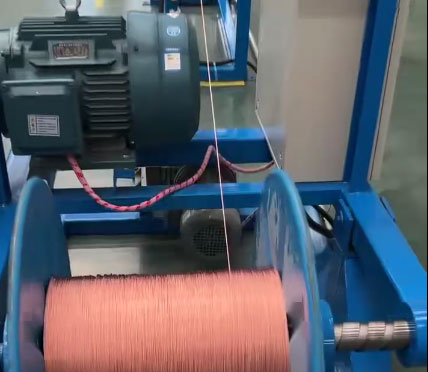 安装在浙江泰镒新材料有限公司主动放线复绕机组ZDFR630-630型生产现场