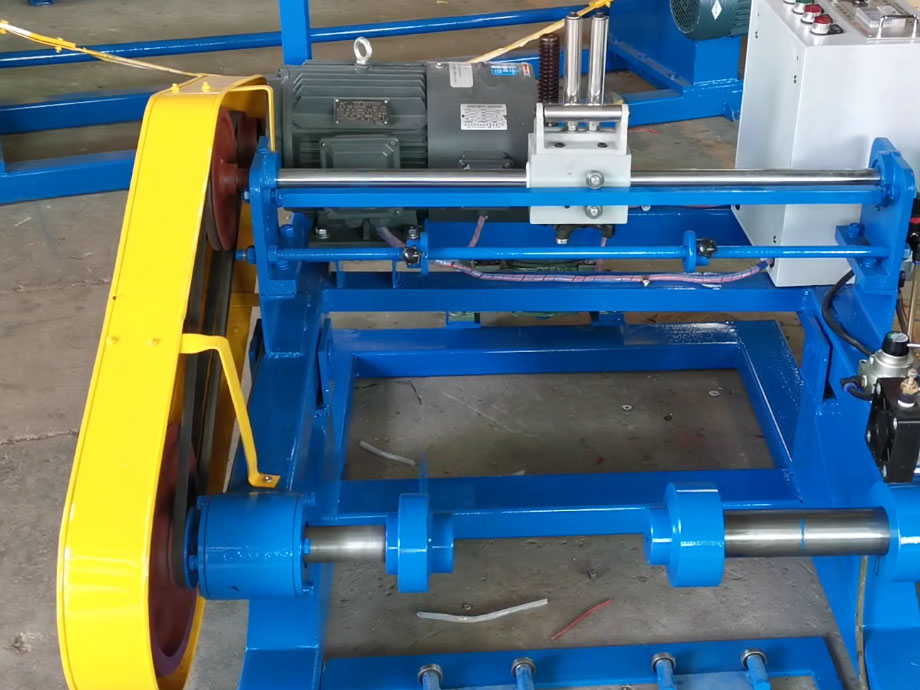 电动升降气动顶锥复绕机