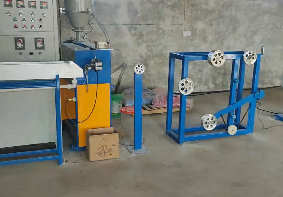 安装在聊城志深自动化工程有限公司电子线生产机组DX45-630Y型生产现场